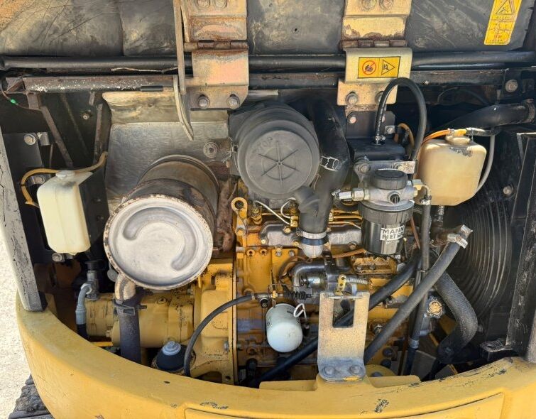 CATERPILLAR  304 **MINI EXCAVATOR**